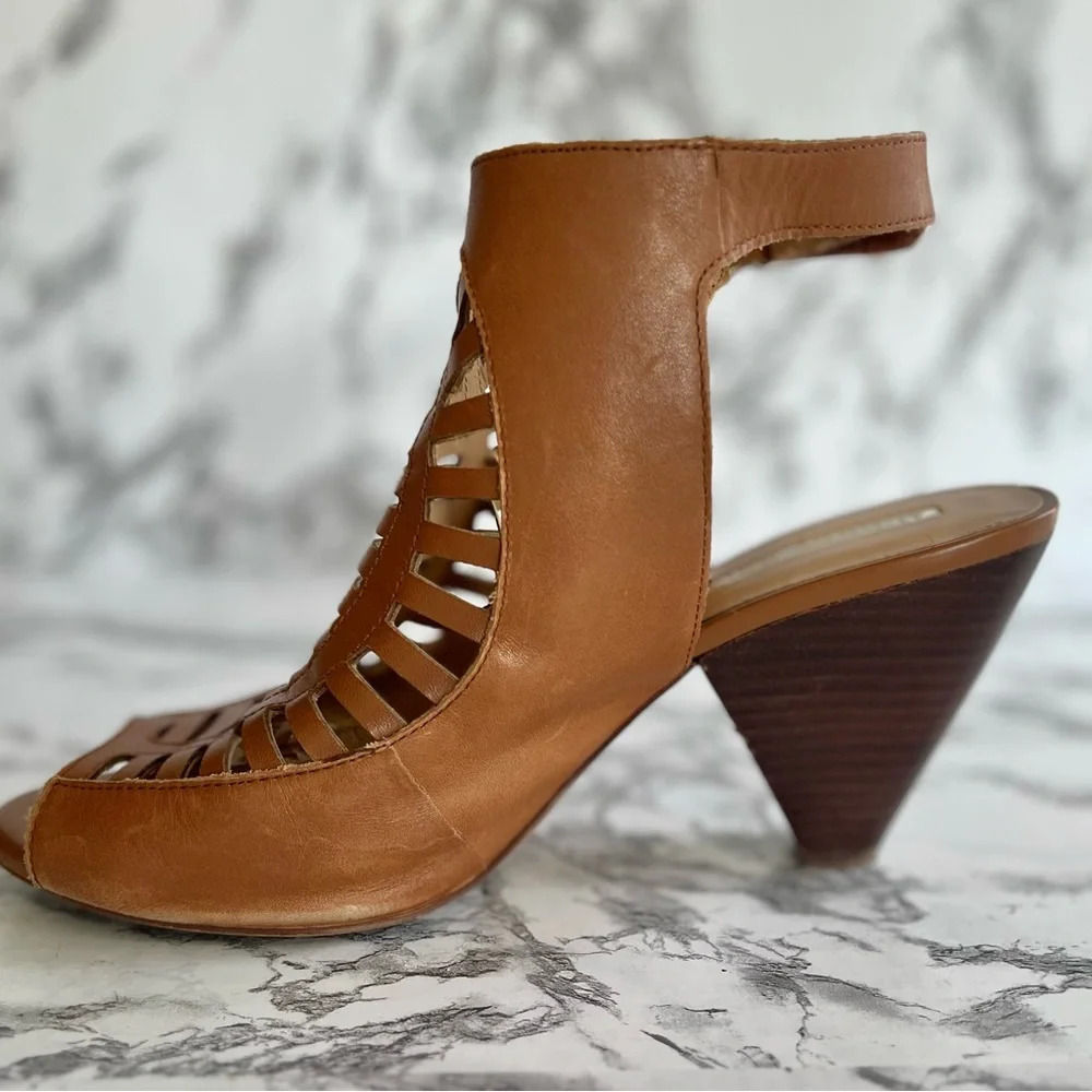 Audrey Brooks Kansan Booties Cognac Brown Laser Cut Peep Toe Gladiator 10